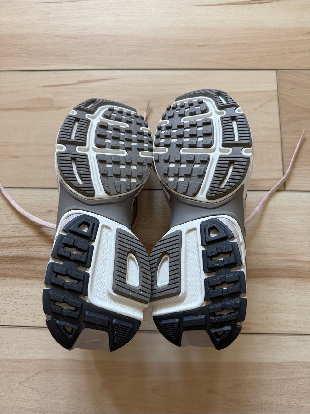 NWOT Nike V2K Run - Picture 6 of 7
